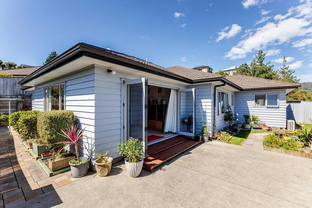 Stokes Valley 3 Bedroom Spacious, Sunny & Move-In Ready Family Home