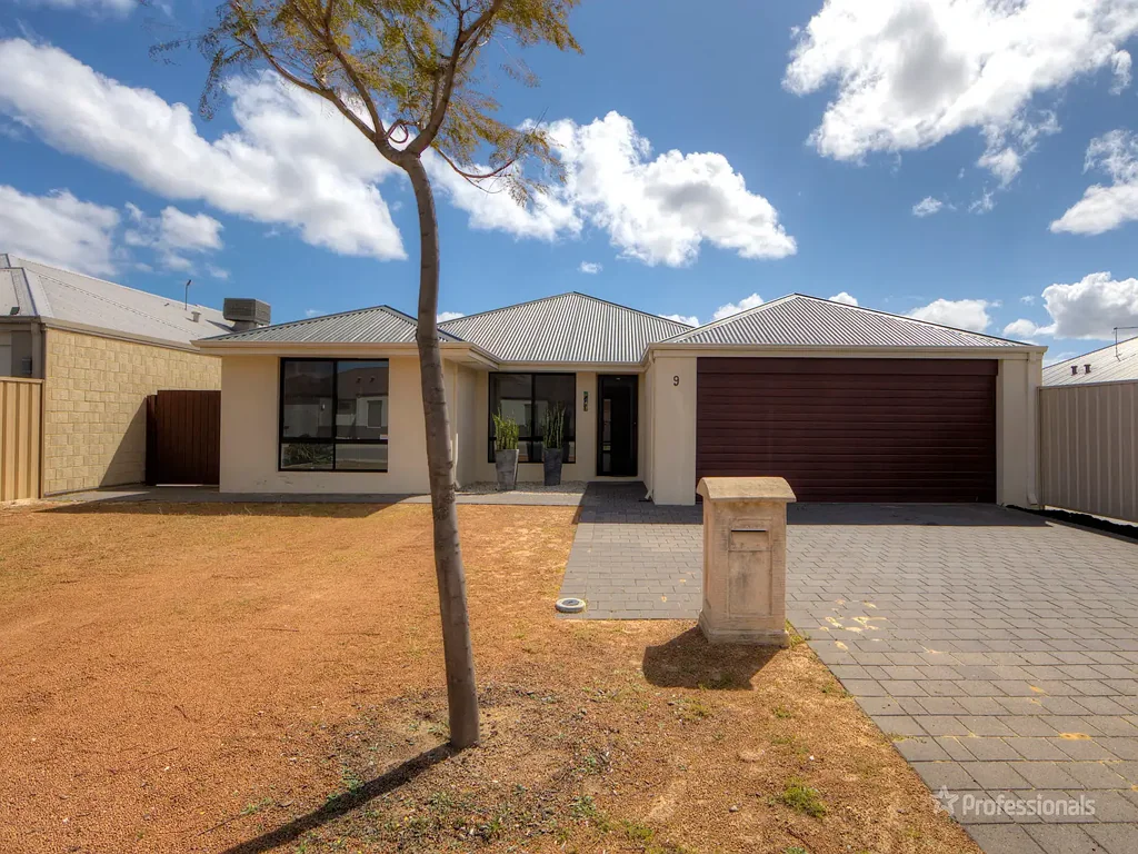 GENEROUS 3-4 BRM HOME WITH RELAXED FAMILY LIVING. POOL SERVICE INCL