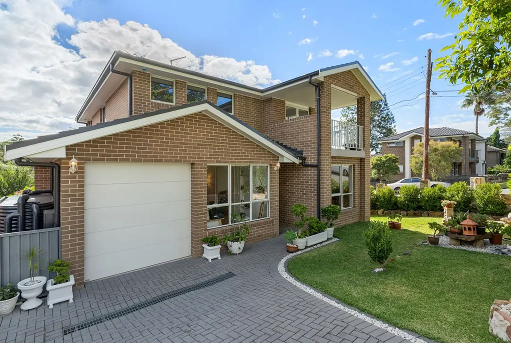 Eastwood 5 Bedroom Stunning Sunlit Duplex with Convenient Locale