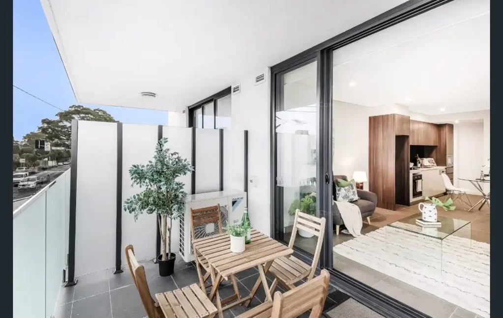 Burwood Heights 1 Bedroom Spacious and Stylish 1 Bedroom + Study Apartment Close to Burwood CBD