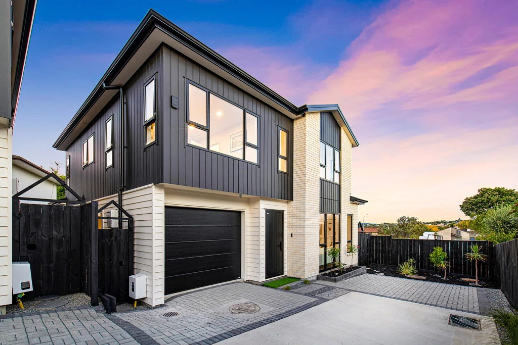 Bucklands Beach 5Moenga Coastal Elegance with Sea Views in Macleans