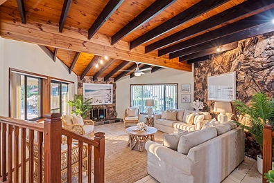 Mudgeeraba 4कमरा A Much-Loved Family Home Awaits a New Family to Make It Their Own