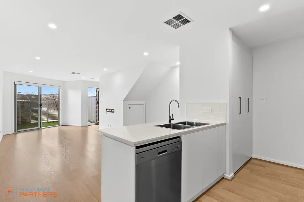 Inviting family town house!