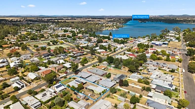 Nagambie 4 Slaapkamer Ideal Opportunity In Nagambie - Invest / Owner Occupier or Develop !!