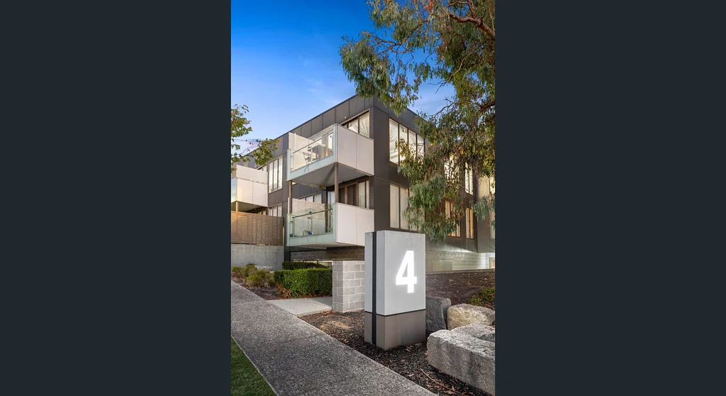 Burwood 2房 Deakin步行范围 私人阳台宁静 公交便捷 现代装修 安全地下车位 Modern Living with Tranquil Leafy Views