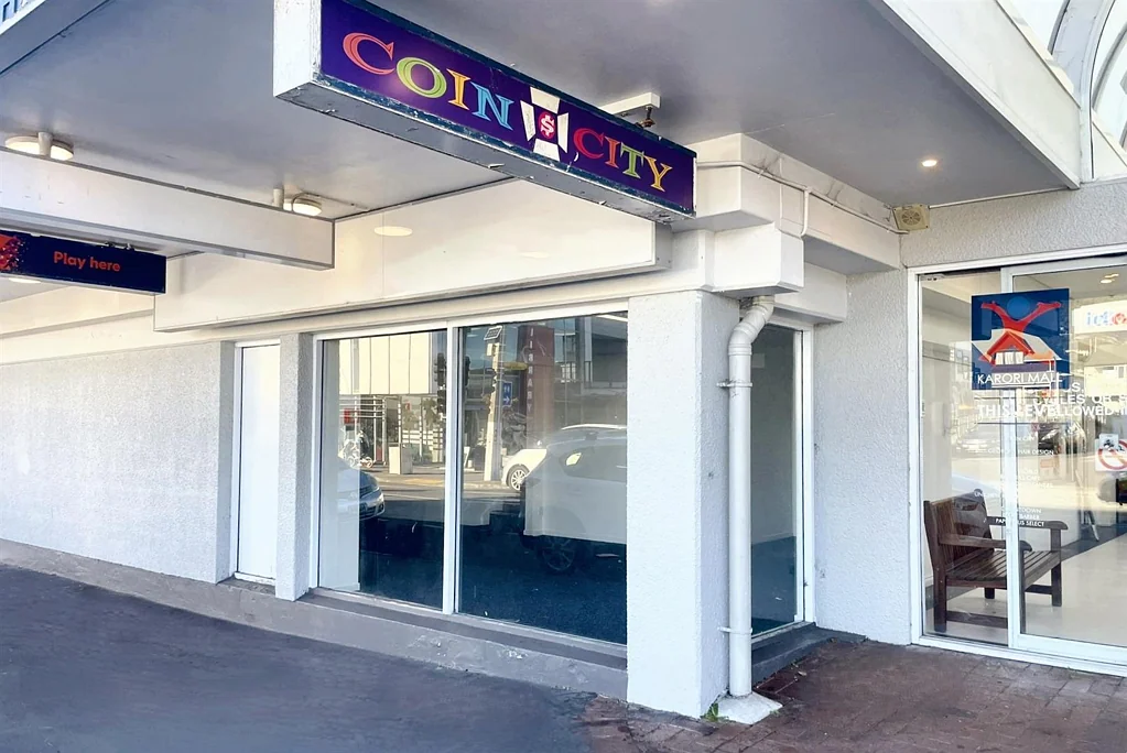 Karori Prime Retail Opportunity – Karori Mall Entrance