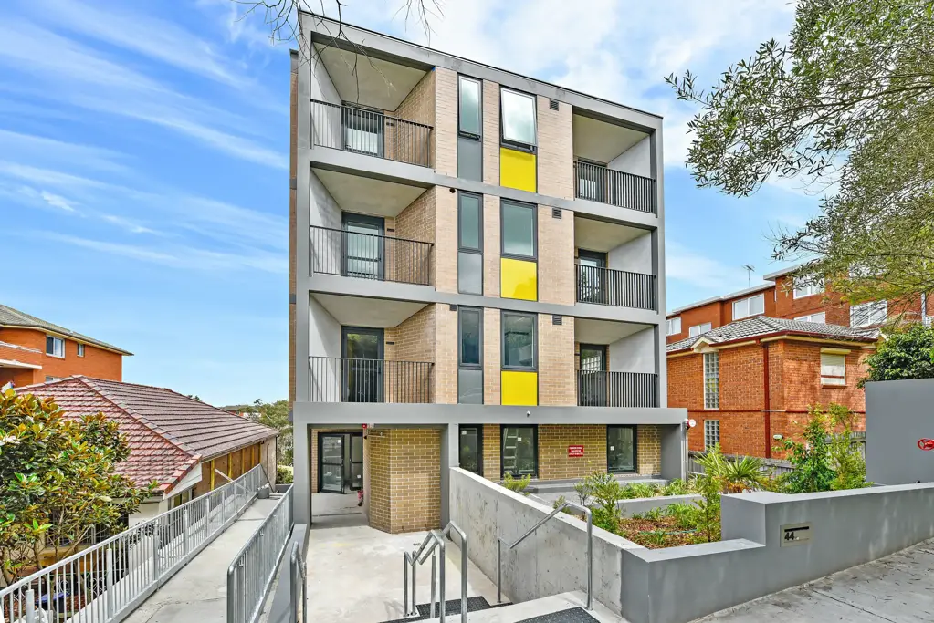 STUDENT ACCOMMODATION - SECURITY BUILDING -LIFT AVAILABLE - RENT INCLUDES ELECTRICITY WATER AND INTERNET