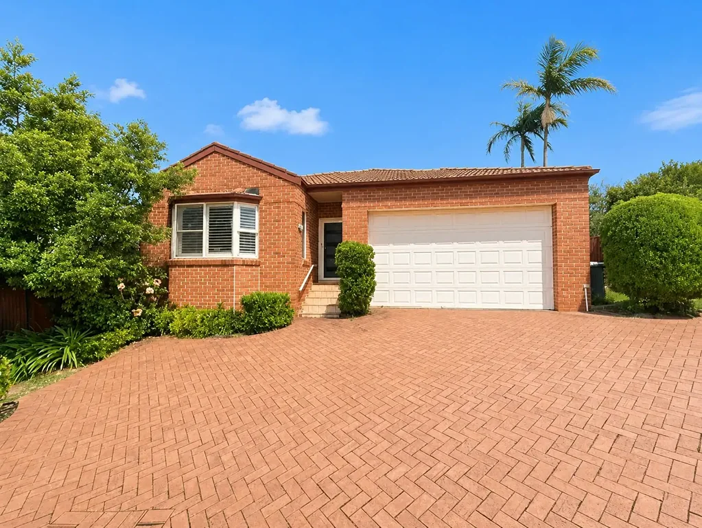 PRIVATE OASIS IN GATED COMPLEX - SHORT STROLL FROM ALL AMENI
