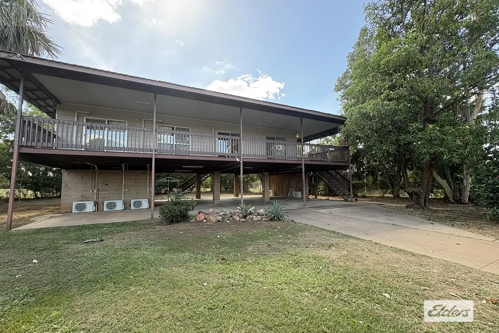 Katherine 3Phòng ngủ Spacious Elevated Home with Wraparound Verandahs
