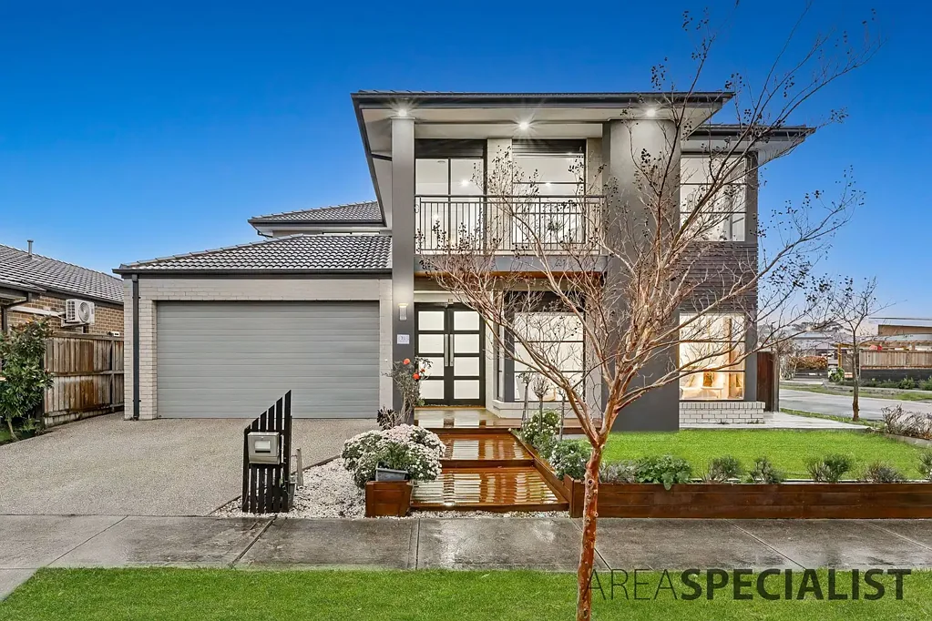 Clyde North 5 Slaapkamer Contemporary Family Excellence with Five Bedrooms, Multiple Living Zones & Premium Entertaining