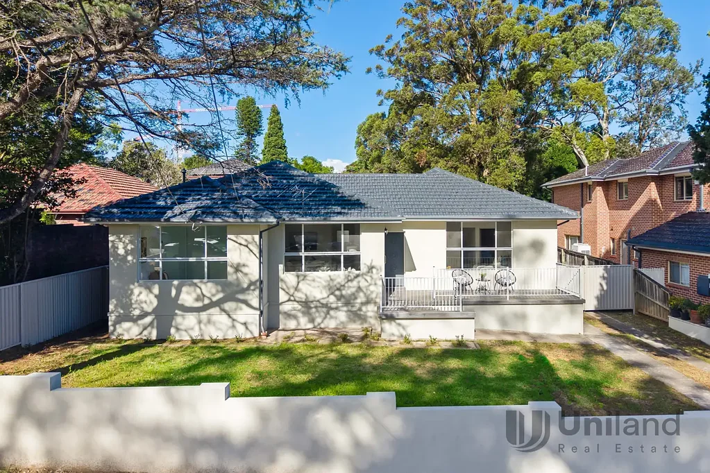 Eastwood 5Habitaciones Fully Renovated Full Brick Family Home with Self-Contained Granny Flat | Walk to Train & Shopping Centre