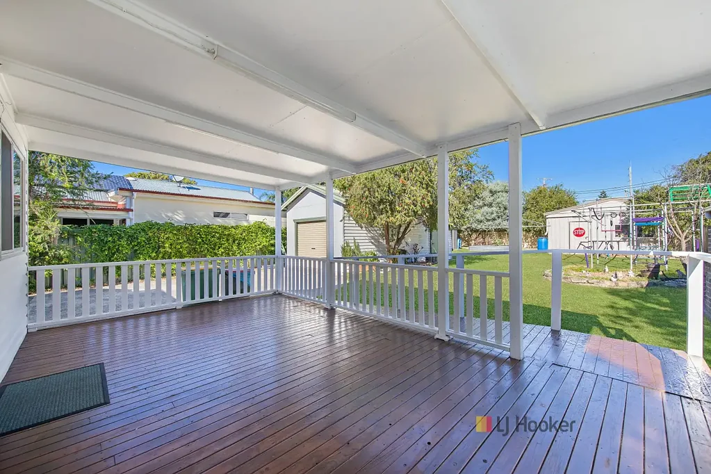 Toukley 3 Bedroom 696sqm Block - 6m x 6m Workshop - Immaculate House