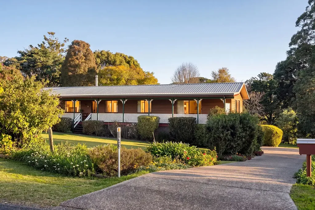 North Maleny 3ਬੈੱਡਰੂਮ Where Soulful Comfort Meets Country Charm: A Timeless North Maleny Sanctuary
