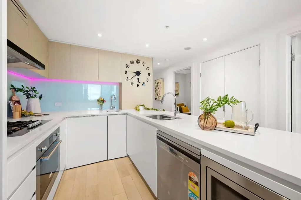 Furnished two bedrooms apartment for rent (Waterview)