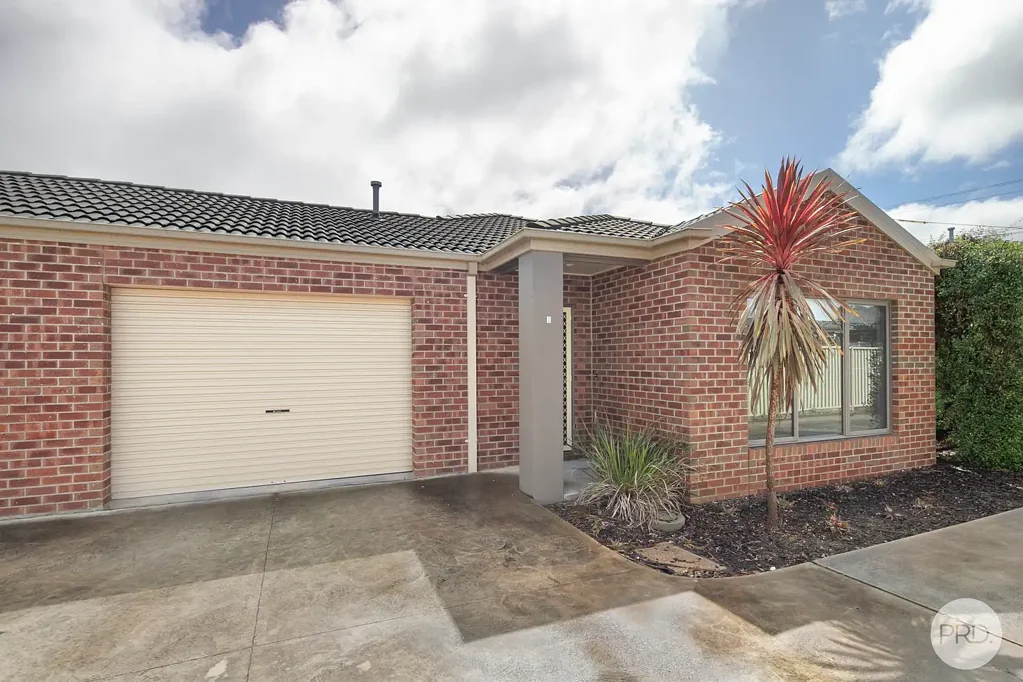 BEAUTIFUL TWO BEDROOM TOWNHOUSE IN SEBASTOPOL