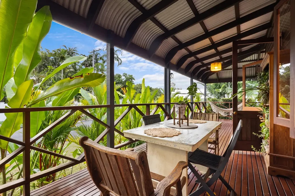 Port Douglas 4房  Tropical Design Meets Timeless Elegance