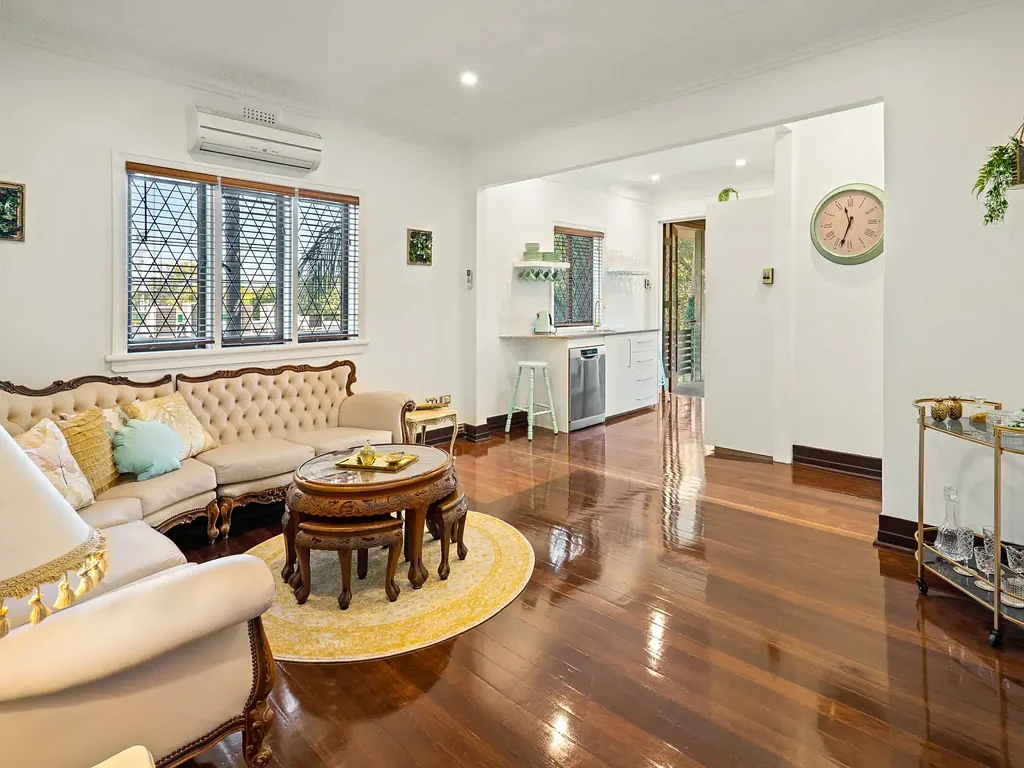 Fully Furnished Apartment in the heart of Hamilton