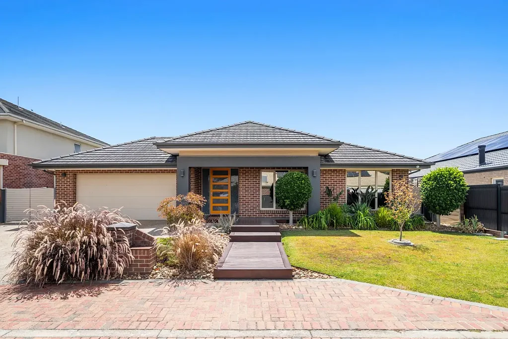 6 Magnifica Close, Berwick, VIC 3806
