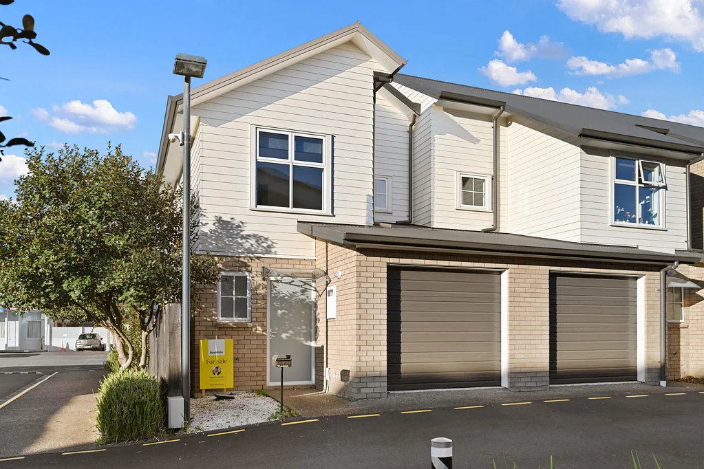 Hamilton East 3Phòng ngủ Convenient Location, Easy Living