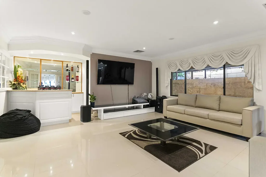 Landsdale 4कमरा Interested? Better Call Tom Zdunek 0488 004 363