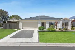 1 Westbury Ct, Woodcroft