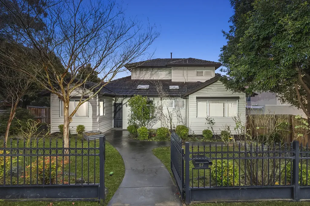 Mount Waverley 5 Slaapkamer Family Excellence in the Mount Waverley School Zone