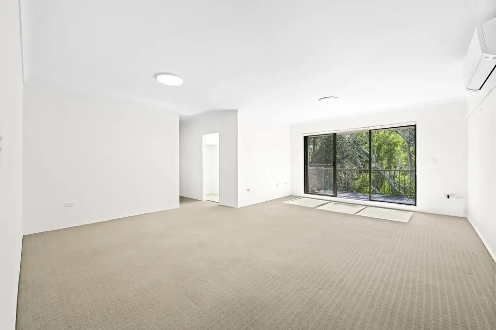 Refreshed Three Bedroom Apartment With Leafy Outlook