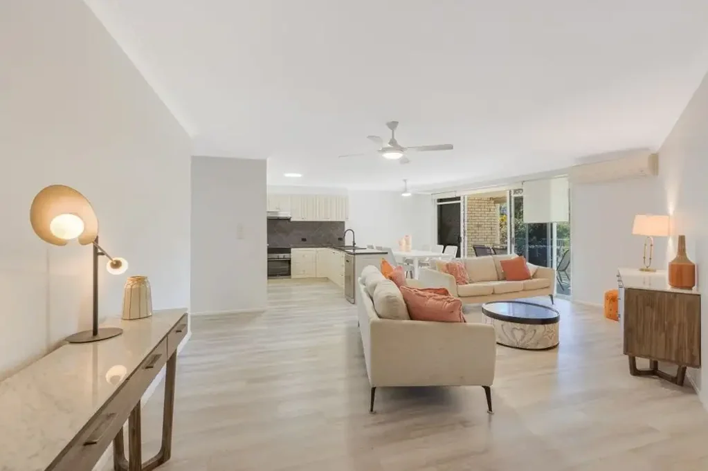 FURNISHED APARTMENT CENTRAL COOLANGATTA