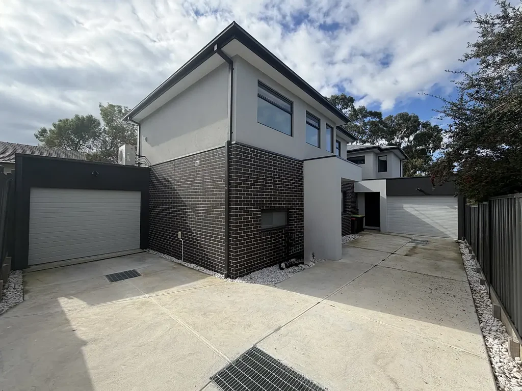 Modern Family Living in a Prime Location
