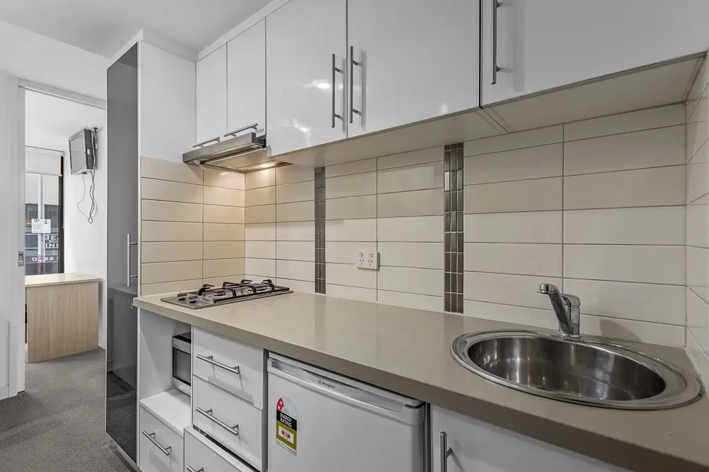 SEMI FURNISHED STUDIO STYLE ONE BEDROOM IN IDEAL LOCATION, STUDENT ACCOMMODATION ONLY