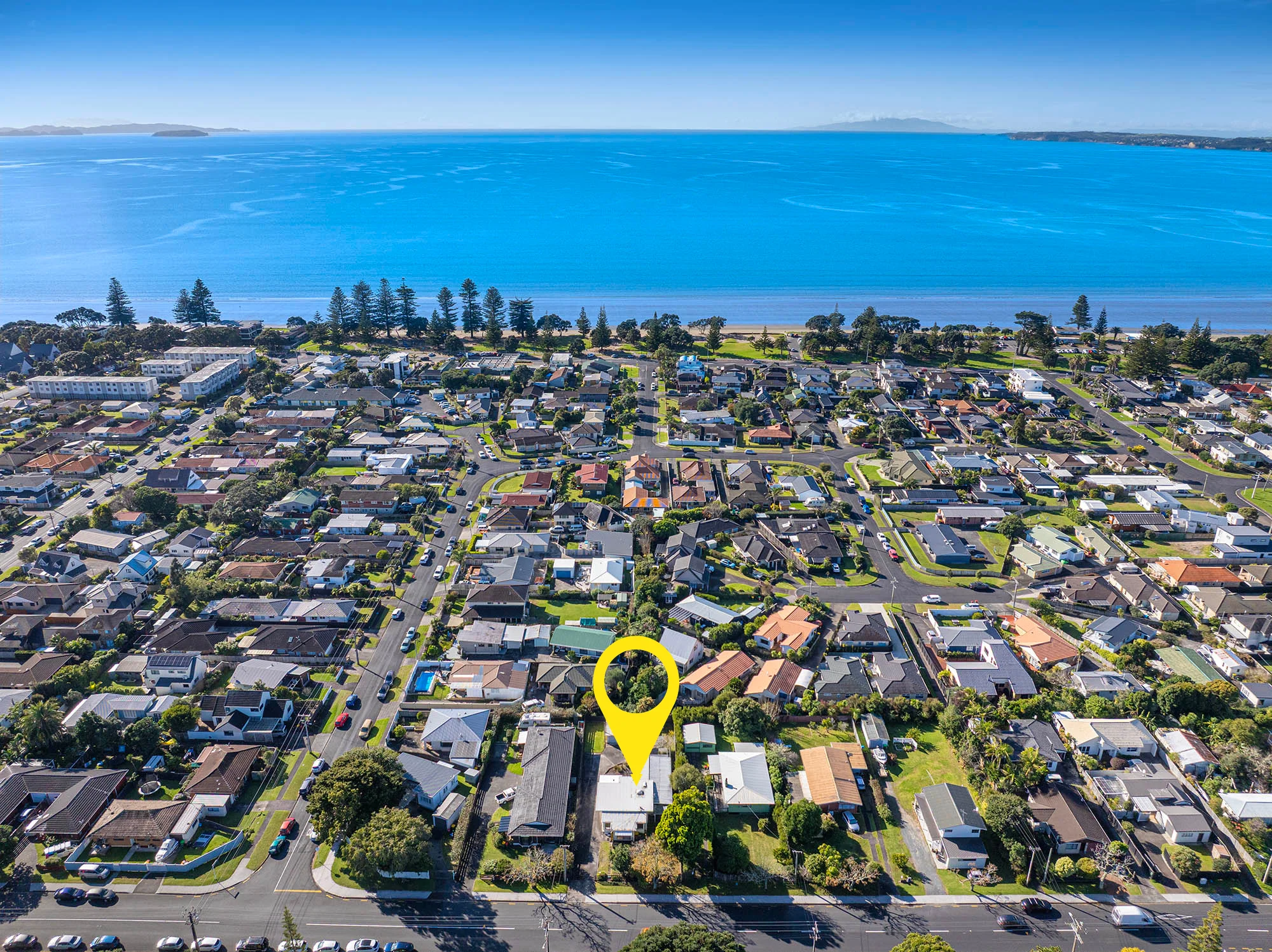 Orewa 4 Slaapkamer Develop, Reno or Tear Down | Central Orewa