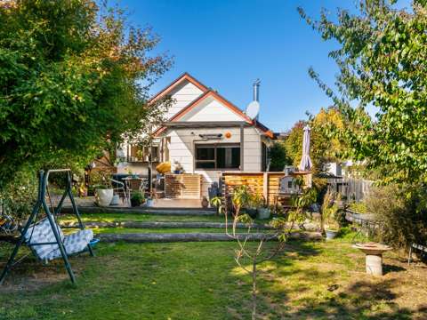 Clyde 2部屋 Central Clyde Home with Development Potential