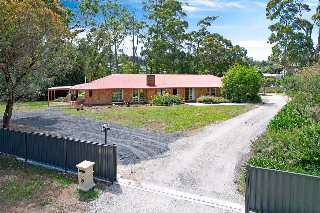 Drouin 4Zimmer Family Residence with Dual Living Capability