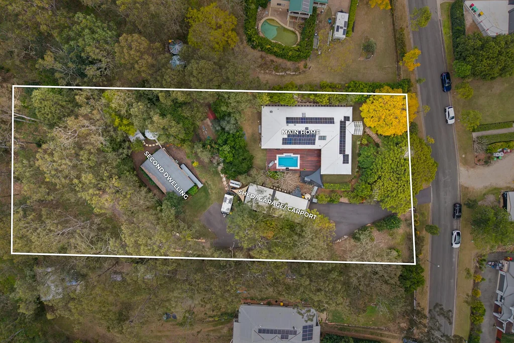 Mount Crosby 6 Bedroom Stunningly renovated home with pool and cottage