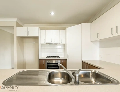 19 Quinlan Run, Orange, NSW 2800, 4房, 2浴, House