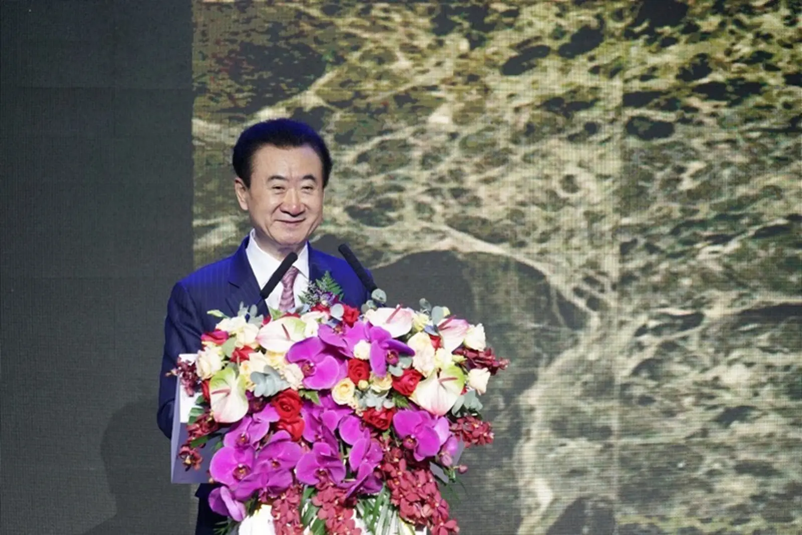 国际篮联与万达集团签订战略合作协议