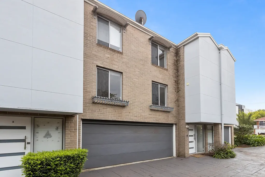 North Wollongong 3Zimmer Spacious Tri-level Townhouse