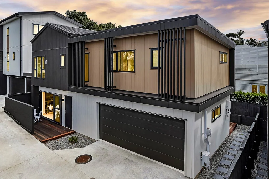 Epsom 4침실 Unwind in Contemporary Luxury!