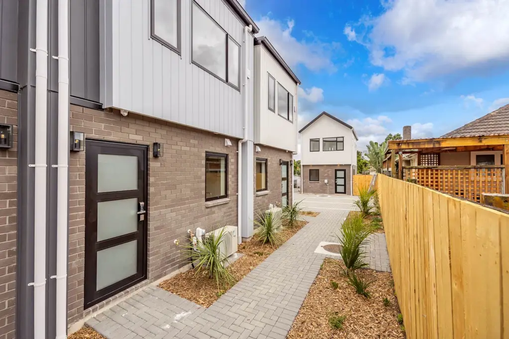 Te Atatu Peninsula 2房  Prime Location! Hot Deal!