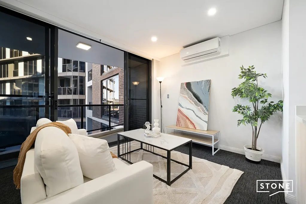 Parramatta 2房 高度赞誉Riva by Meriton
精致两卧分层公寓
40mm石英台面、博世电器
主卧套房带私人阳台
全瓷瓦主浴室、冷暖空调
安全停车位、宠物友好
度假式设施齐全
无与伦比地理位置
Meriton打造，环保生活
悉尼增长最快城市中 secure 的机会 Stunning Split-Level Apartment in the Heart of Parramatta