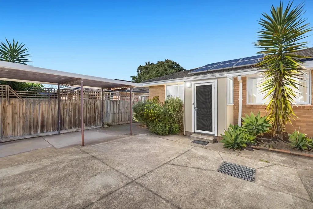Bonbeach 2房 便利沿海地段的低维护生活 Low-Maintenance Living in a Convenient Coastal Setting