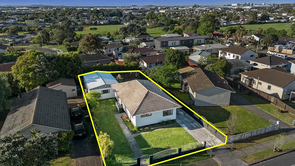 Clendon Park 3બેડરૂમ MORTGAGEE SALE - Refurbished 3-bed!