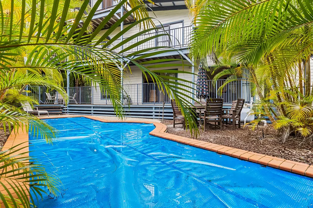 Rainbow Beach 4ਬੈੱਡਰੂਮ Coastal Living at Its Finest – Stunning Three-Level Home Metres from the Surf