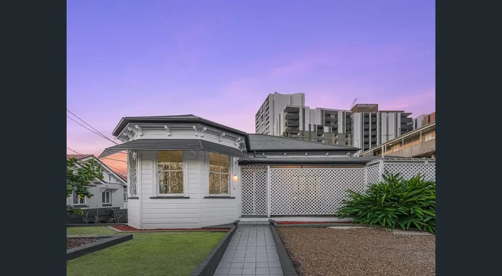 Modern Luxury Living in West End - 4-Bedroom Rental House with Spacious Interior and Premium Features!