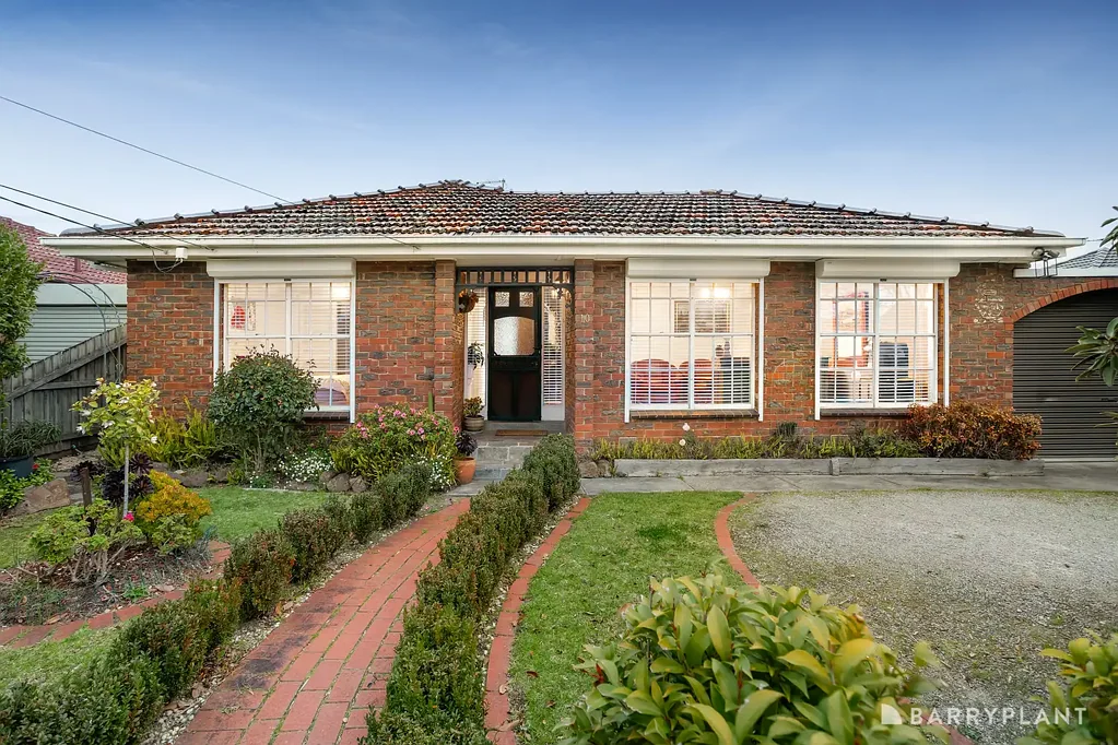 Bundoora 3ਬੈੱਡਰੂਮ Family Living with Poolside Lifestyle in a Prime Location