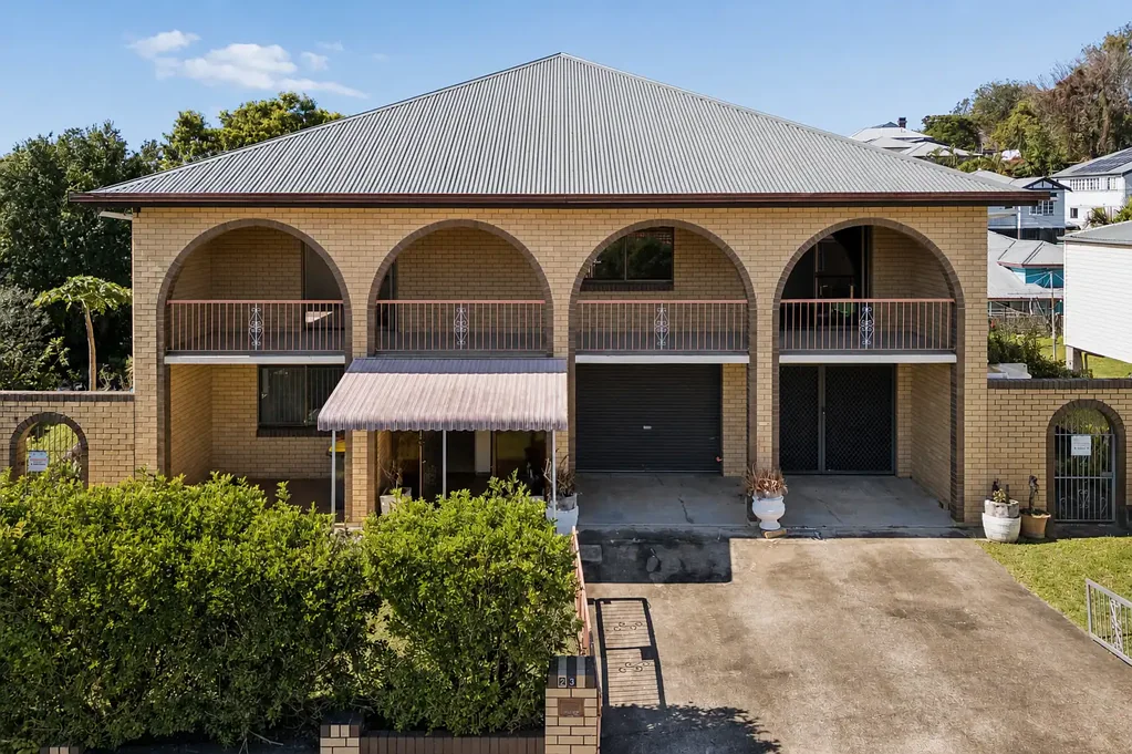 Red Hill 5房 双地块上的坚固砖房 Solid Brick Home On A Double Lot