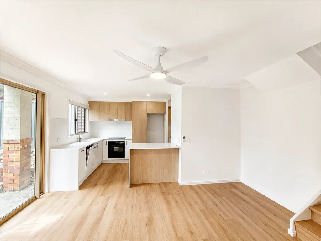 Fully Renovated Two-Bedroom Townhouse with Private Courtyard in Convenient Molendinar Location