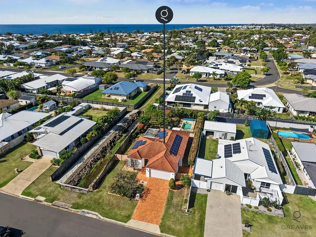 Bargara 4 Bedroom Family Space, Coastal Ease — Just Minutes to the Beach