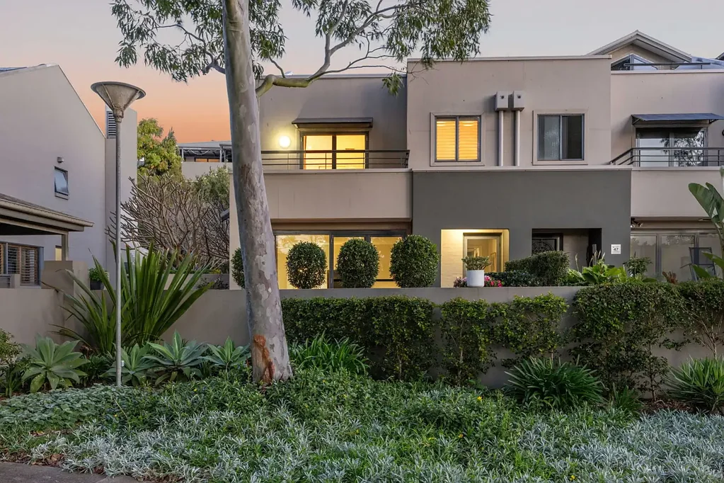 Pagewood 3Moenga Private End-Row Townhouse with Golf Course Outlook