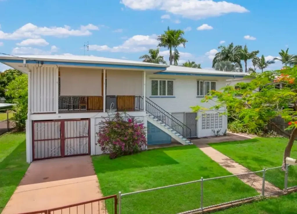 Aitkenvale 3Kwarto OVERLOOKS PARK WITH OWN POOL AT REAR!